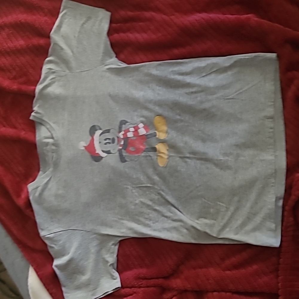 Mickey MOUSE short sleeve christmas t size M comfy cozy vintage unisex